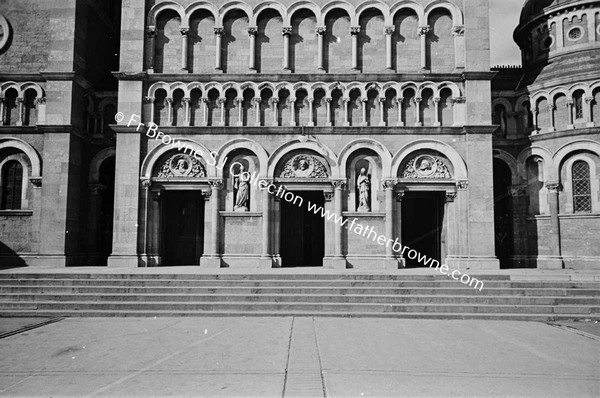 CATHEDRAL DETAIL FACADE